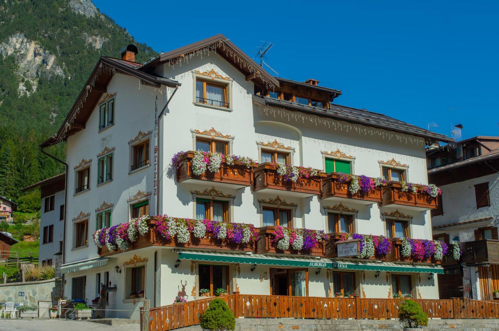 Hotel Serena - Tre Cime Views Auronzo di Cadore Exterior photo